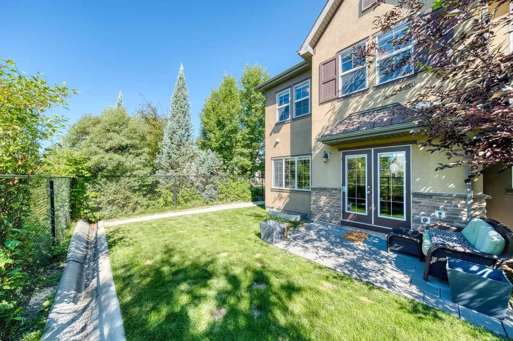 464 Quarry Villas SE Calgary AB T2C 5K1
