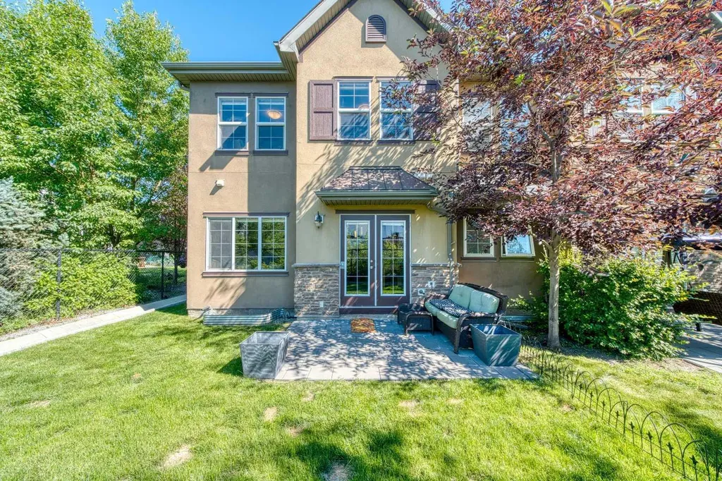 464 Quarry Villas SE Calgary AB T2C 5K1