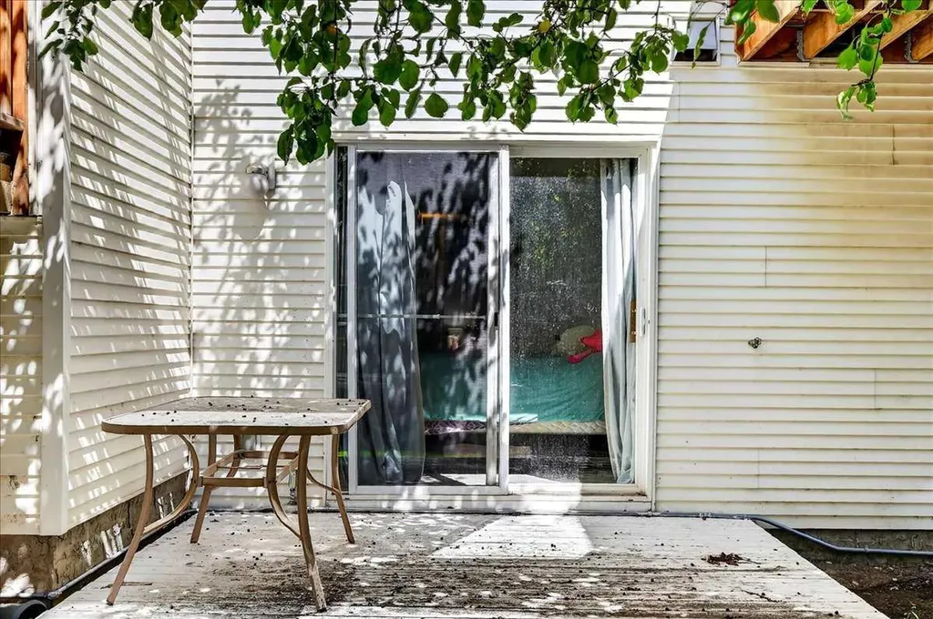 137 Bridlewood Lane SW Calgary AB T2Y 3X8