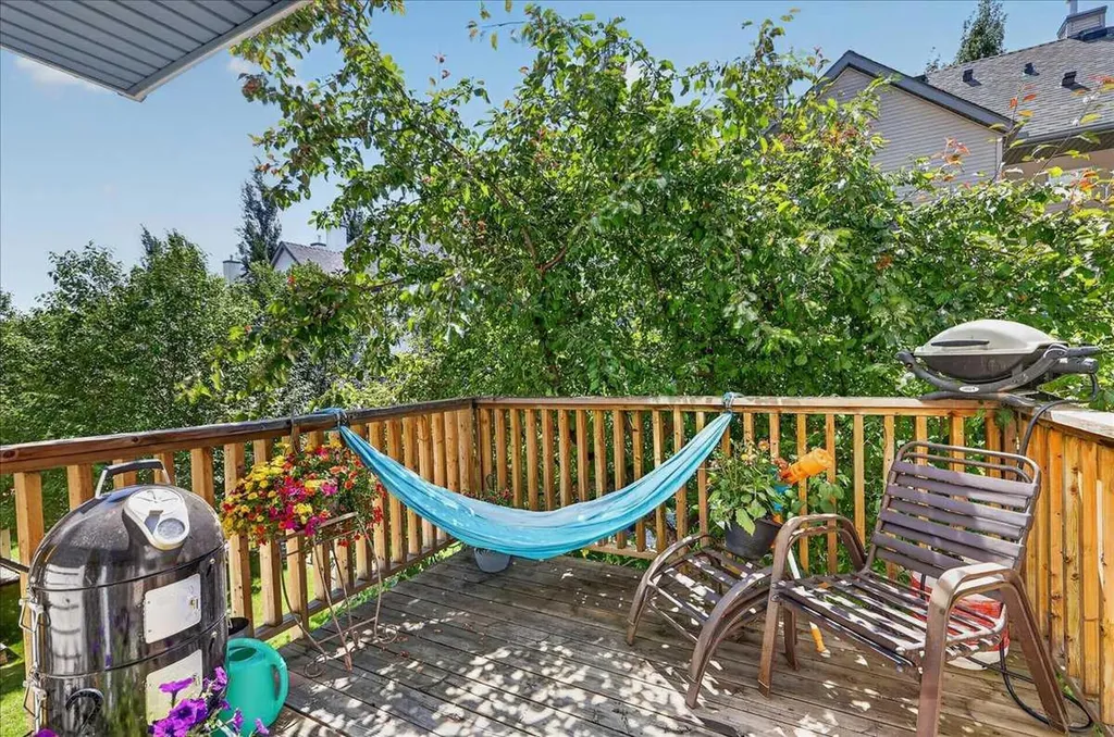 137 Bridlewood Lane SW Calgary AB T2Y 3X8