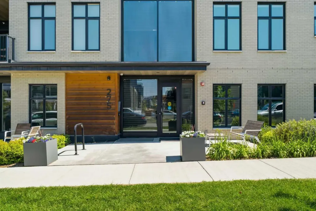275 Lebel Crescent NW Calgary AB T3B 6L5