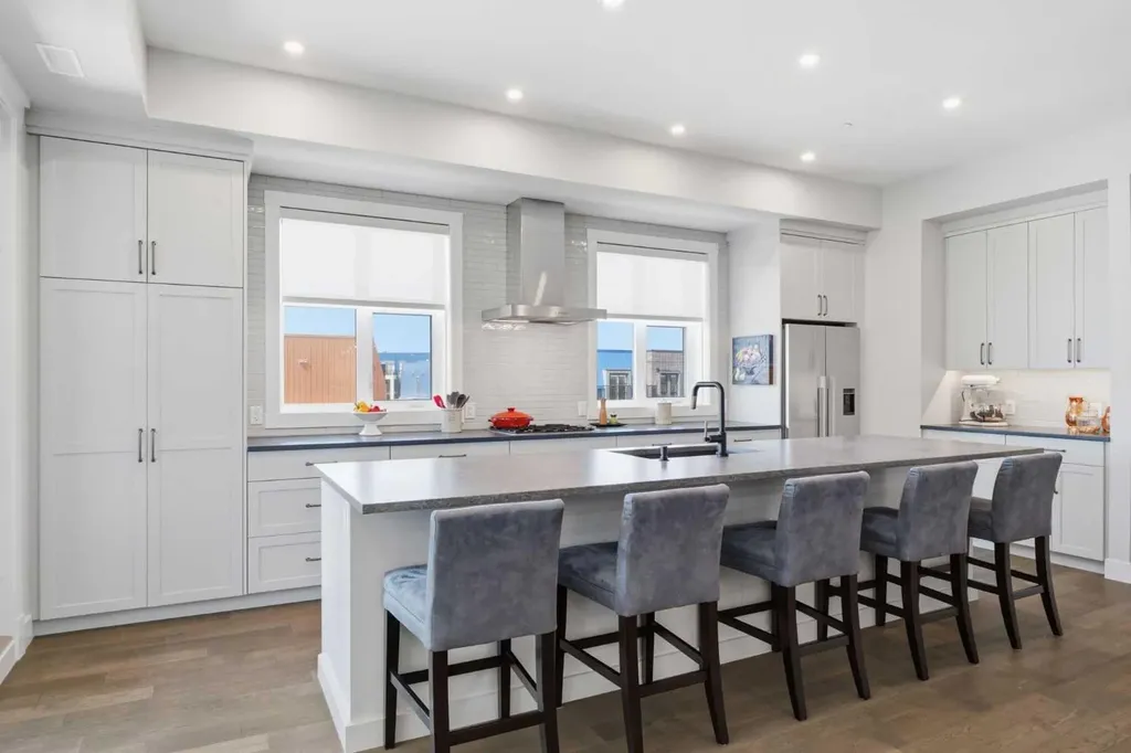 275 Lebel Crescent NW Calgary AB T3B 6L5