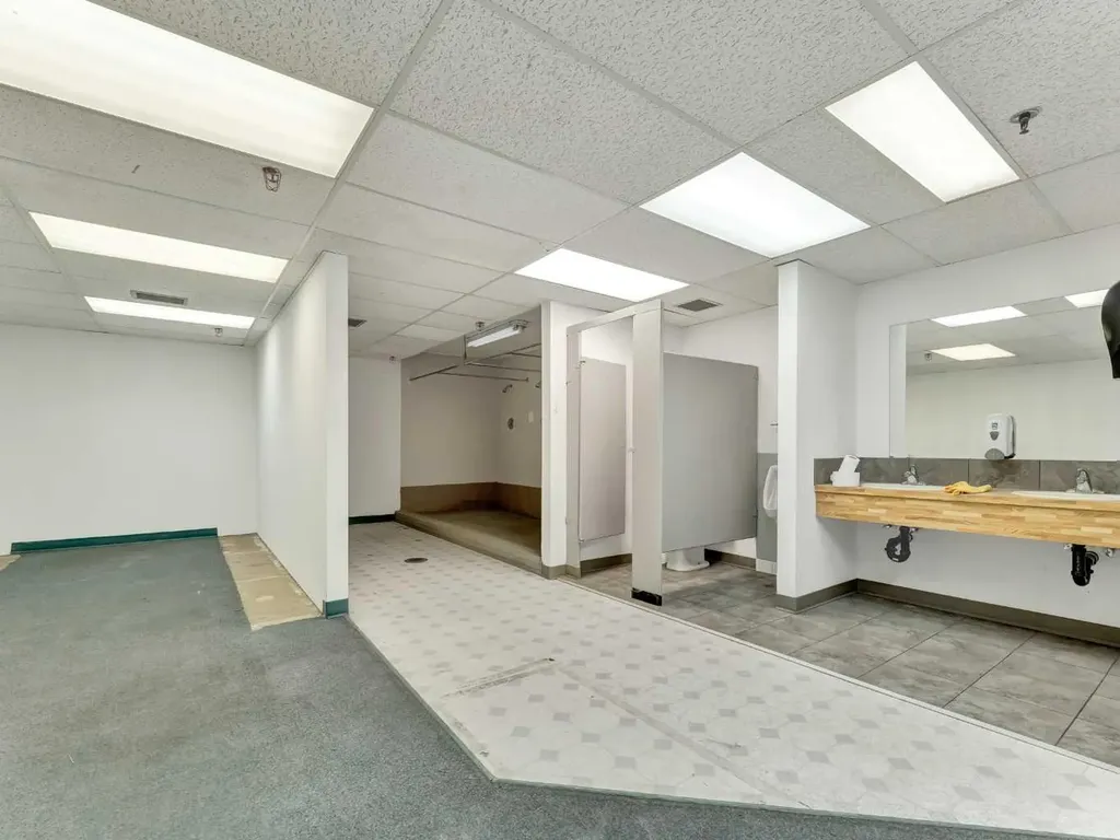 410 South Railway Street SE Medicine Hat AB T1A2V5