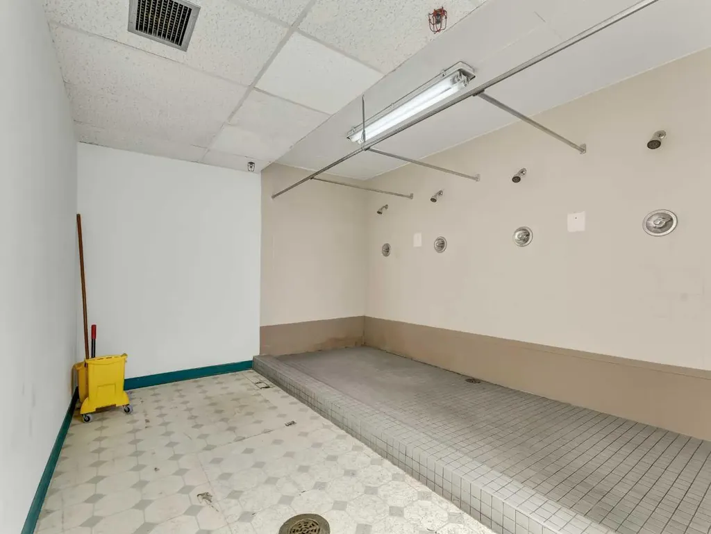 410 South Railway Street SE Medicine Hat AB T1A2V5