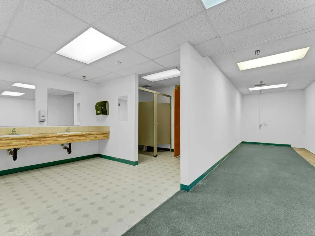 410 South Railway Street SE Medicine Hat AB T1A2V5