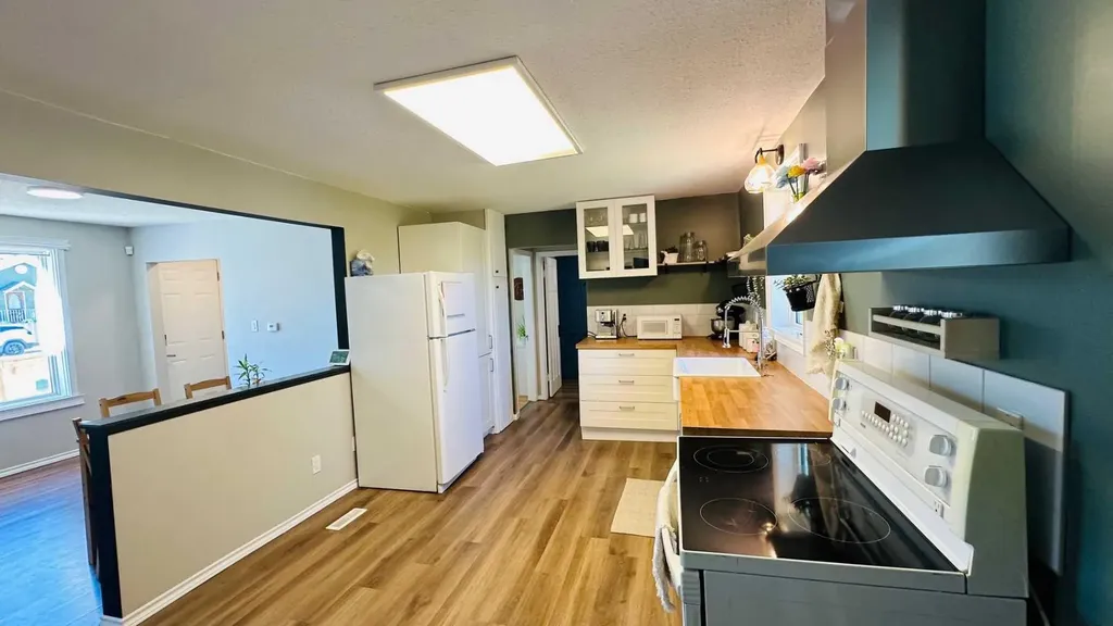 460 3 Avenue West Drumheller AB T0J 0Y2