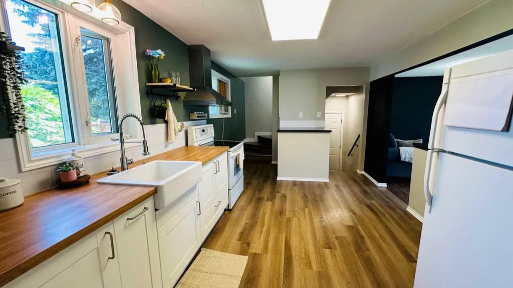 460 3 Avenue West Drumheller AB T0J 0Y2