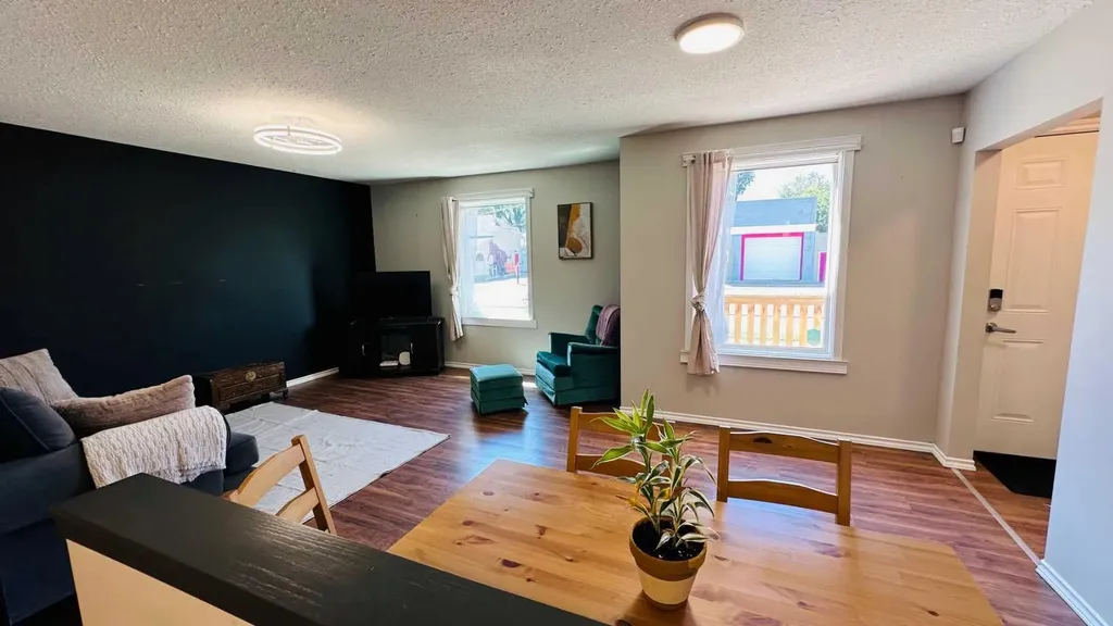 460 3 Avenue West Drumheller AB T0J 0Y2