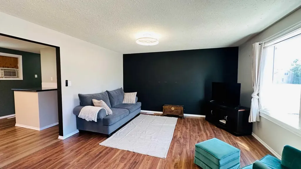 460 3 Avenue West Drumheller AB T0J 0Y2