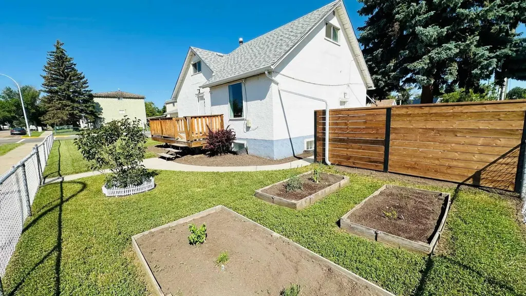 460 3 Avenue West Drumheller AB T0J 0Y2