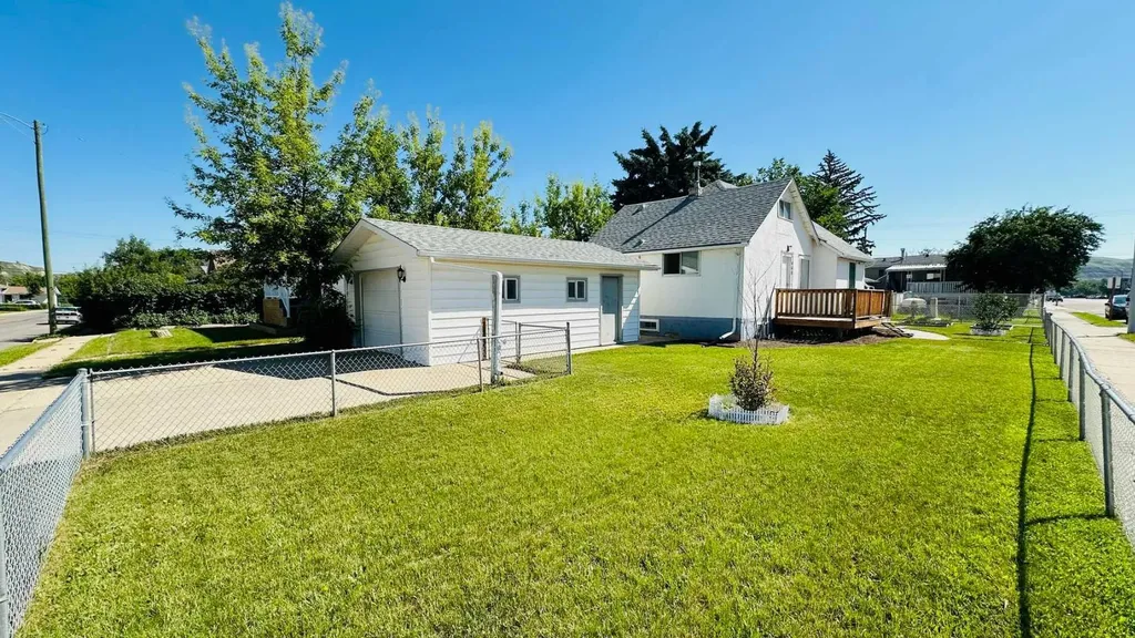 460 3 Avenue West Drumheller AB T0J 0Y2