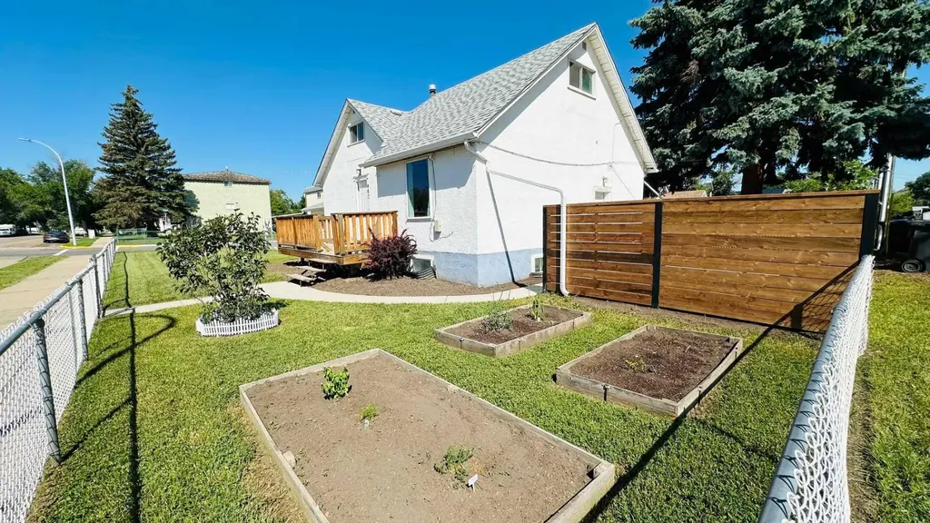 460 3 Avenue West Drumheller AB T0J 0Y2