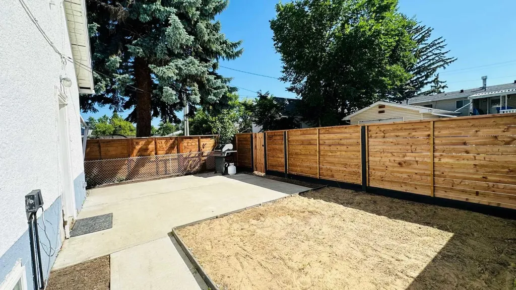 460 3 Avenue West Drumheller AB T0J 0Y2