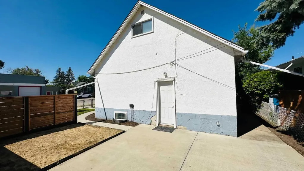 460 3 Avenue West Drumheller AB T0J 0Y2