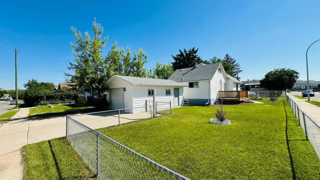 460 3 Avenue West Drumheller AB T0J 0Y2