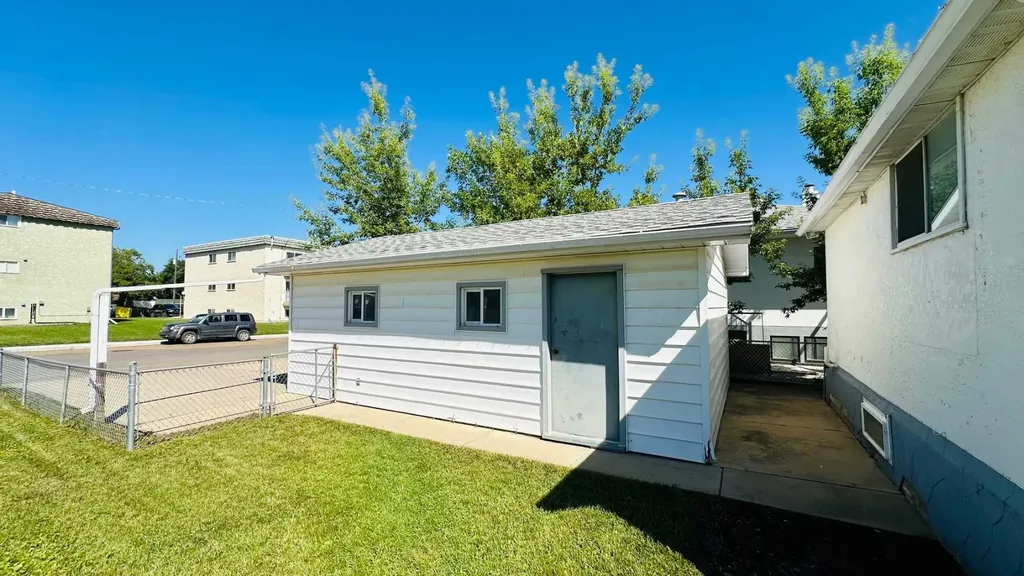 460 3 Avenue West Drumheller AB T0J 0Y2