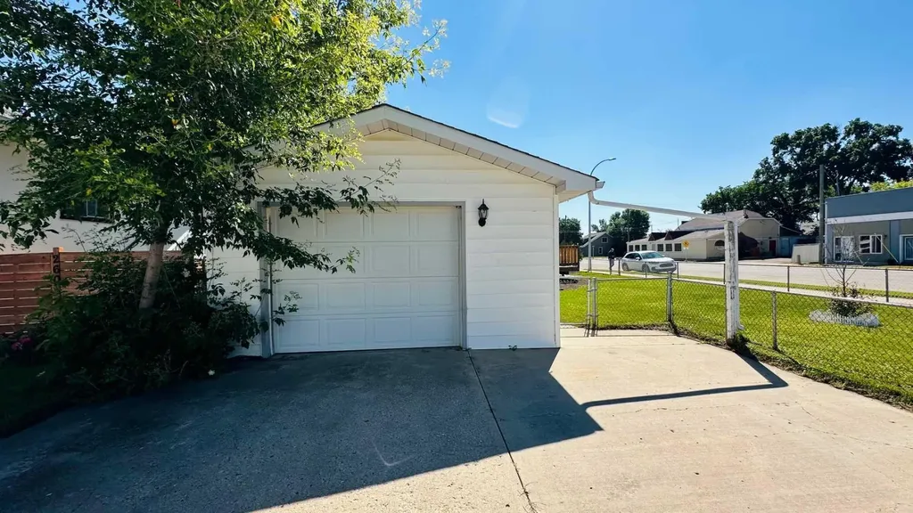 460 3 Avenue West Drumheller AB T0J 0Y2