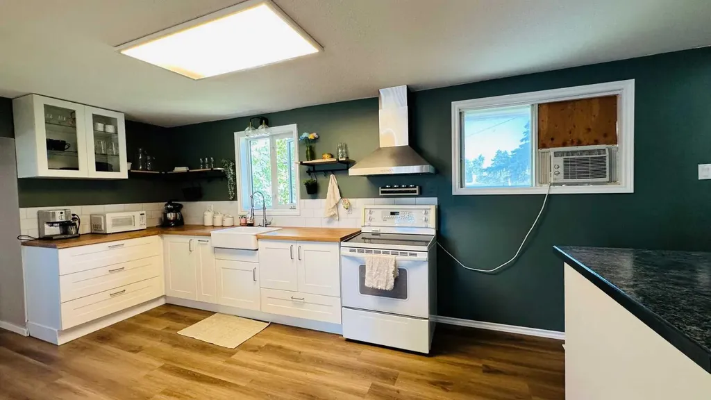 460 3 Avenue West Drumheller AB T0J 0Y2