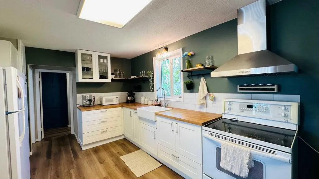 460 3 Avenue West Drumheller AB T0J 0Y2