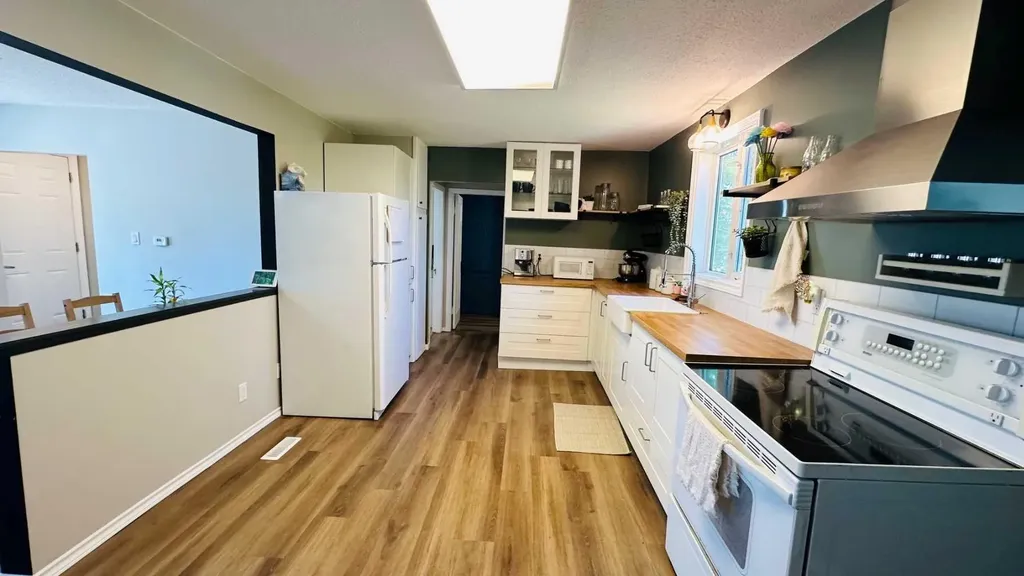 460 3 Avenue West Drumheller AB T0J 0Y2