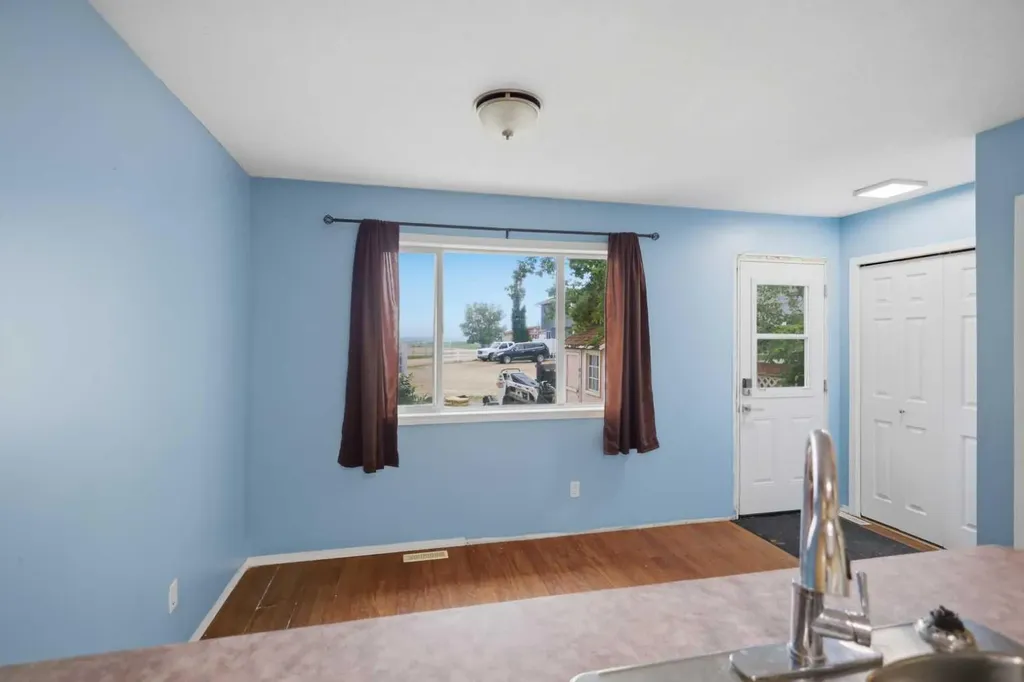 4808 Landsdown Avenue Blackfalds AB T0M 0J0