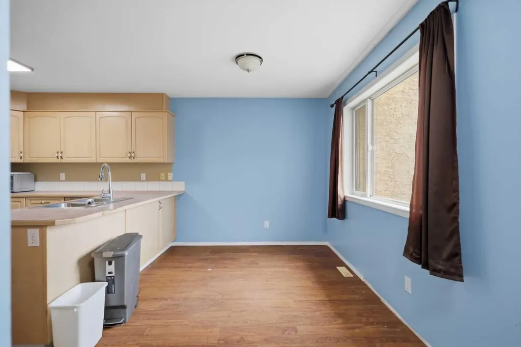 4808 Landsdown Avenue Blackfalds AB T0M 0J0