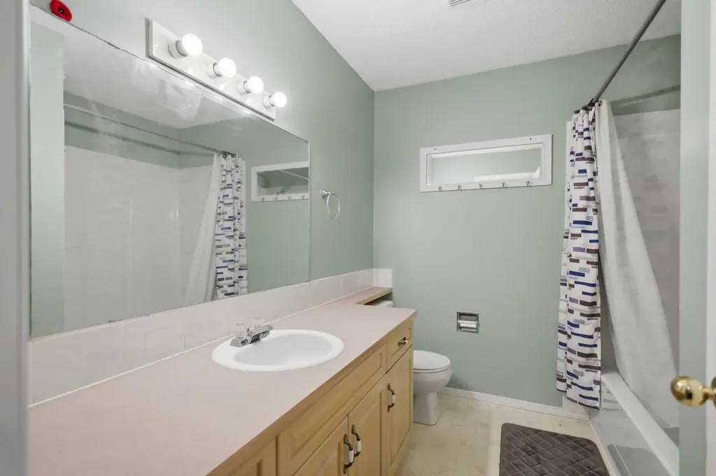 4808 Landsdown Avenue Blackfalds AB T0M 0J0