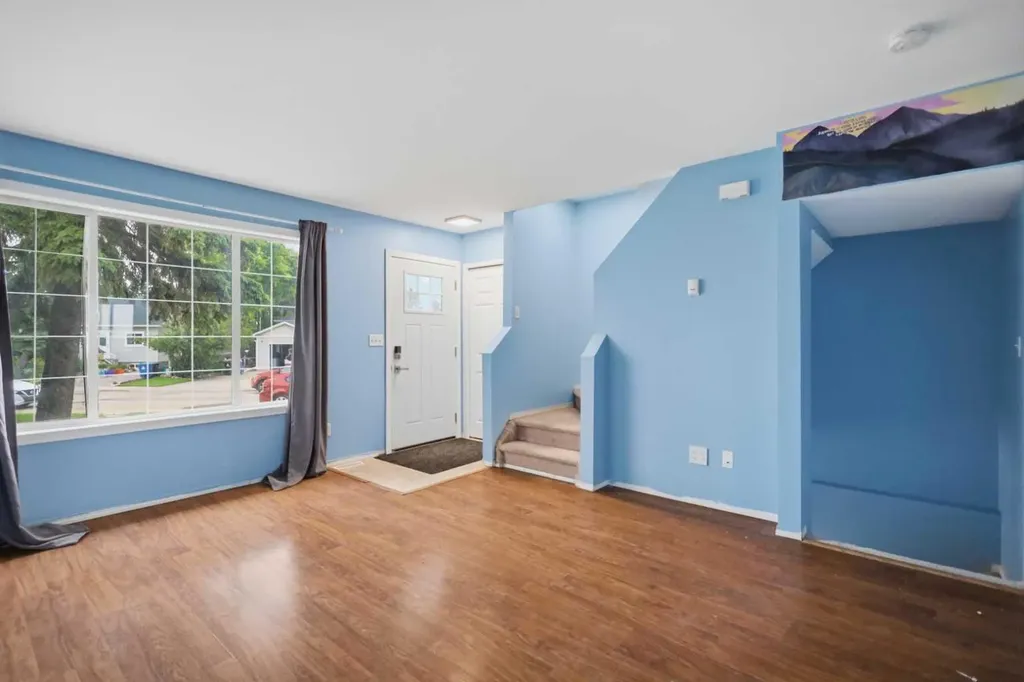 4808 Landsdown Avenue Blackfalds AB T0M 0J0