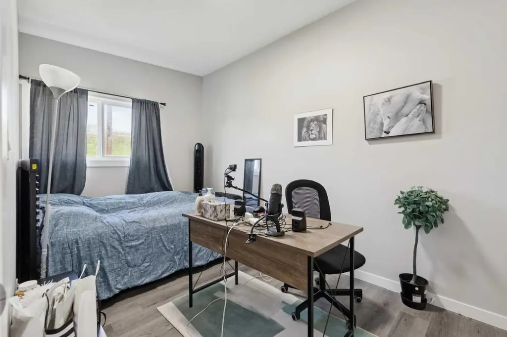6717 - 6719 Huntsbay Road NW Calgary AB T2K4R2