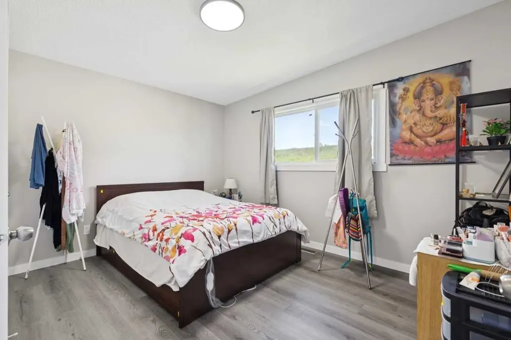 6717 - 6719 Huntsbay Road NW Calgary AB T2K4R2
