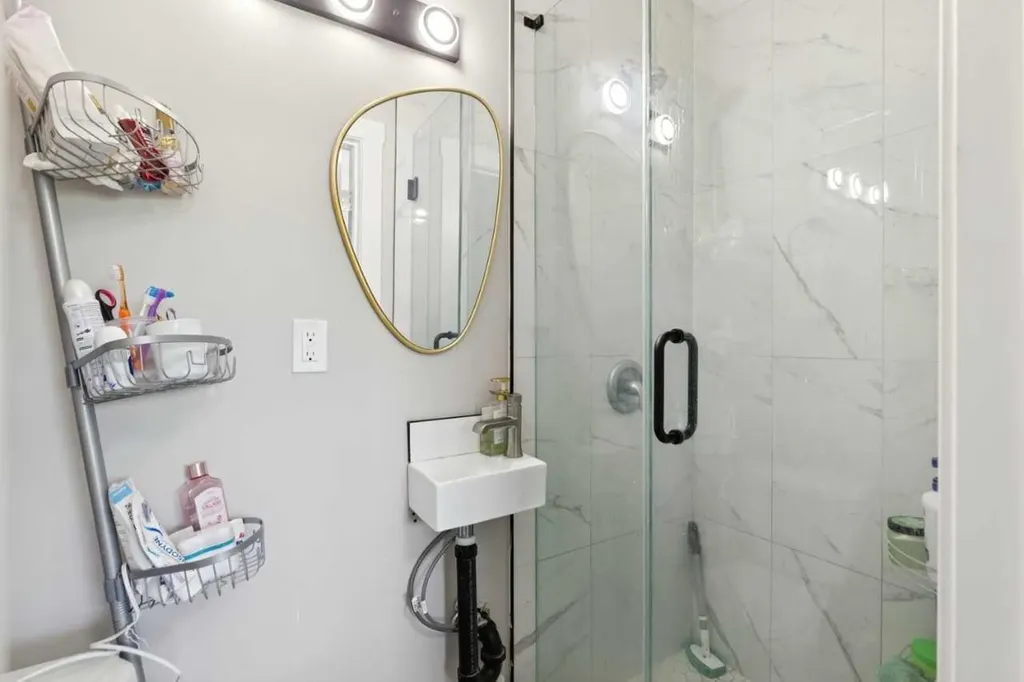 6717 - 6719 Huntsbay Road NW Calgary AB T2K4R2