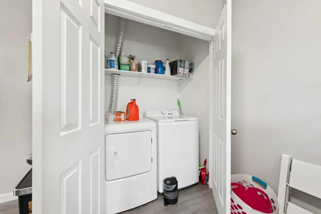 6717 - 6719 Huntsbay Road NW Calgary AB T2K4R2