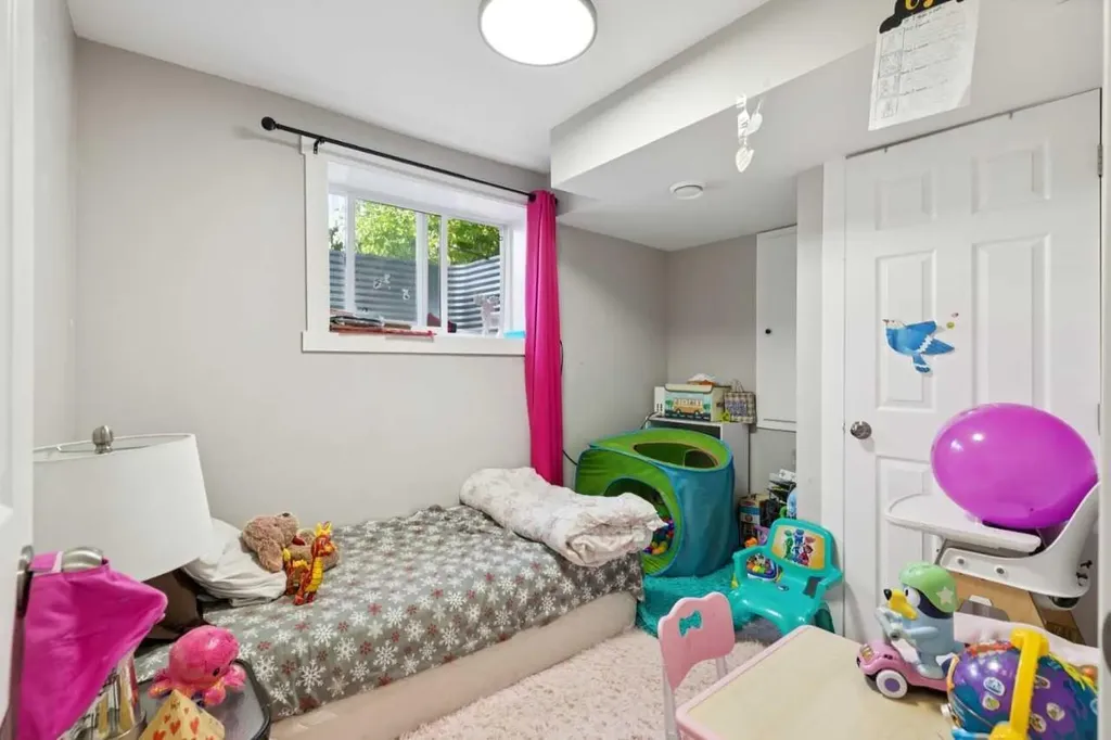 6717 - 6719 Huntsbay Road NW Calgary AB T2K4R2