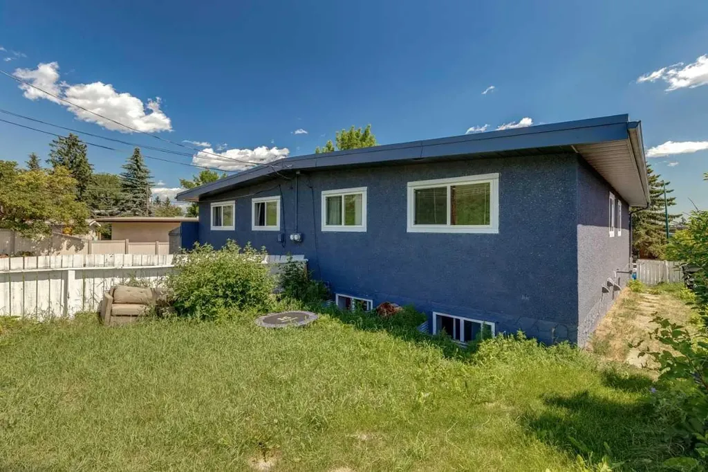 6717 - 6719 Huntsbay Road NW Calgary AB T2K4R2