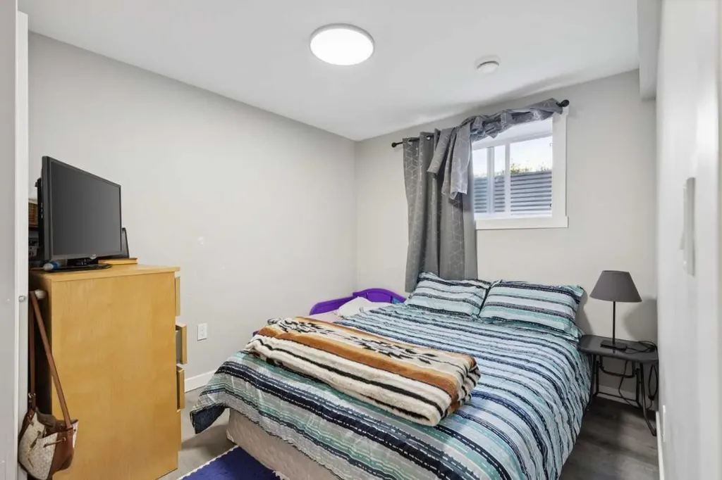 6717 - 6719 Huntsbay Road NW Calgary AB T2K4R2
