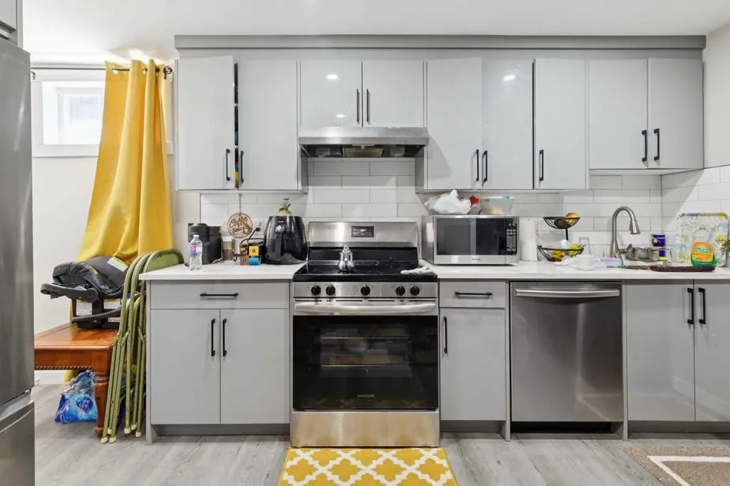 6717 - 6719 Huntsbay Road NW Calgary AB T2K4R2