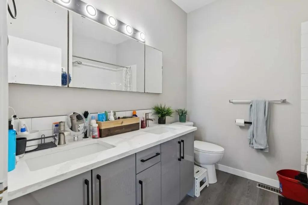 6717 - 6719 Huntsbay Road NW Calgary AB T2K4R2