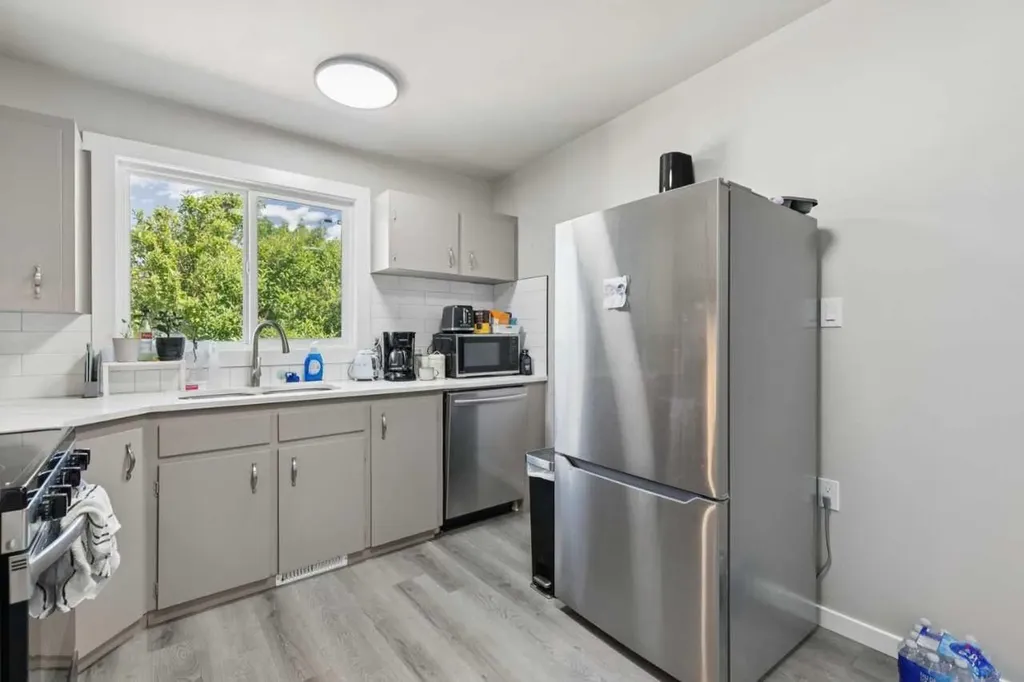 6717 - 6719 Huntsbay Road NW Calgary AB T2K4R2