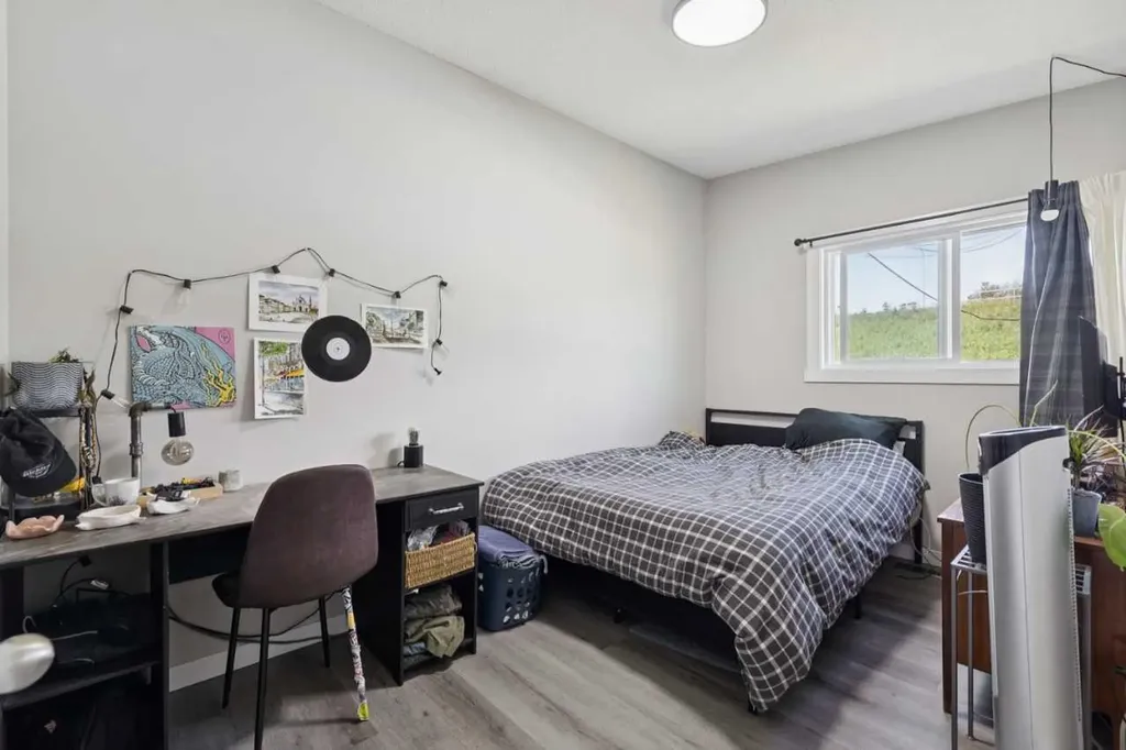6717 - 6719 Huntsbay Road NW Calgary AB T2K4R2