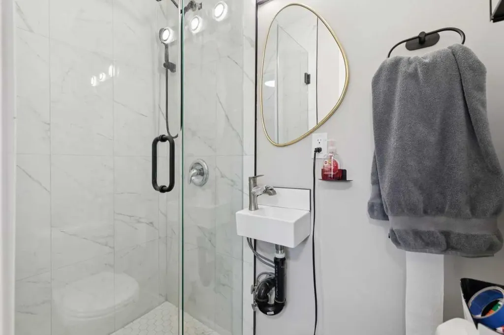 6717 - 6719 Huntsbay Road NW Calgary AB T2K4R2