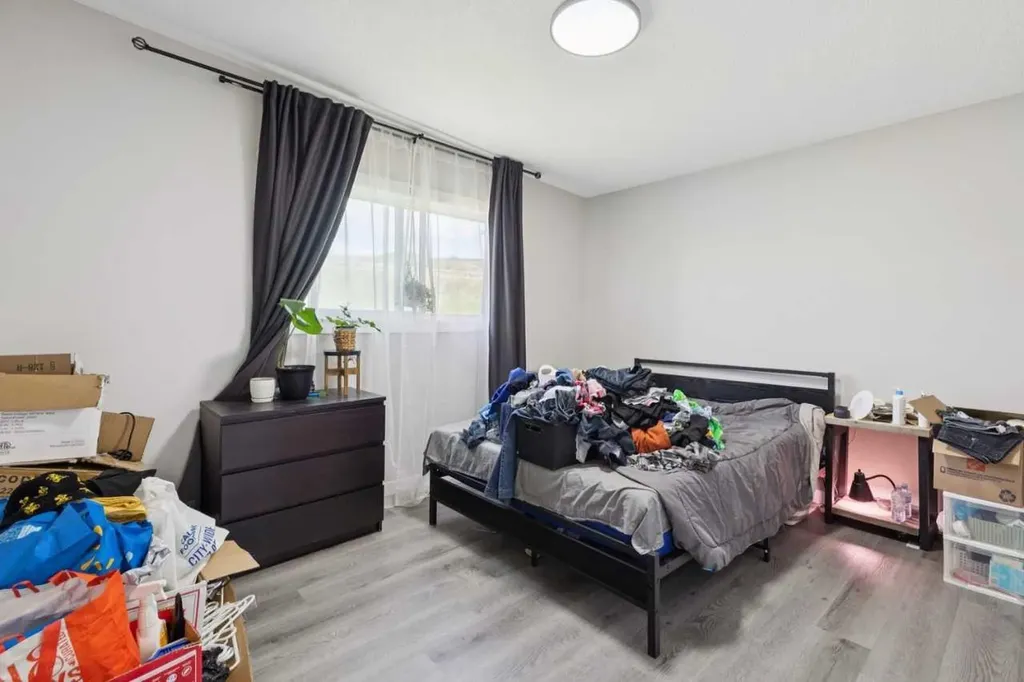 6717 - 6719 Huntsbay Road NW Calgary AB T2K4R2