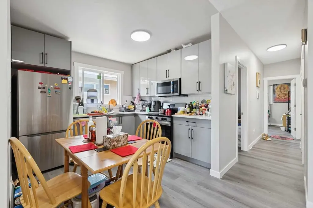 6717 - 6719 Huntsbay Road NW Calgary AB T2K4R2