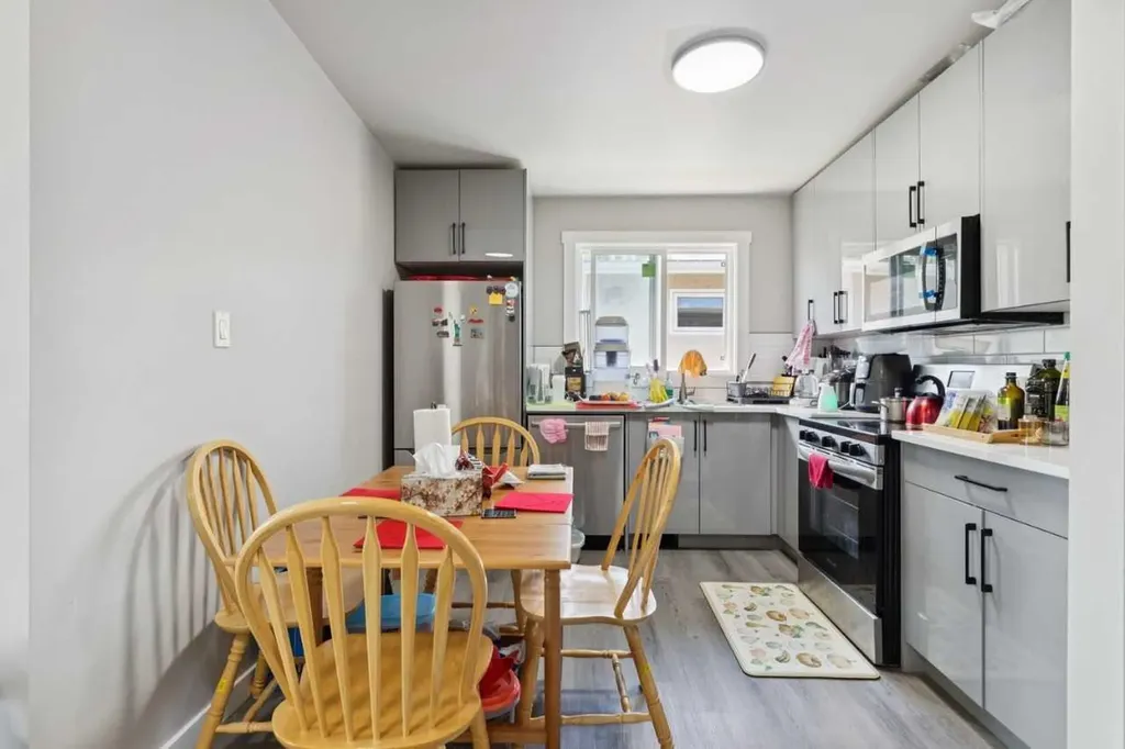 6717 - 6719 Huntsbay Road NW Calgary AB T2K4R2