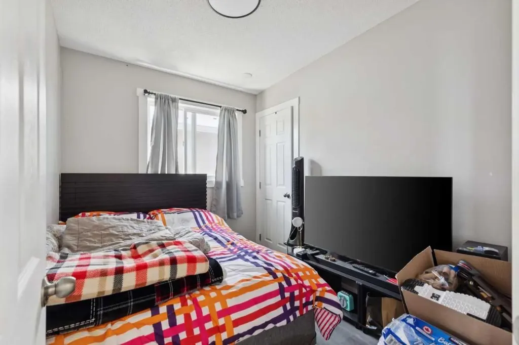 6717 - 6719 Huntsbay Road NW Calgary AB T2K4R2