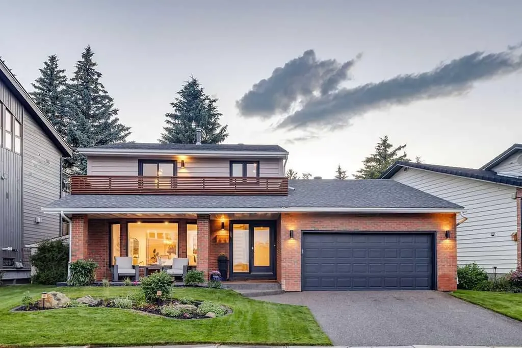 23 Woodgrove Crescent SW Calgary AB t2w3y9