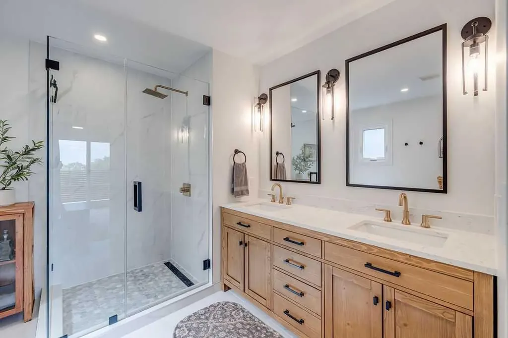 23 Woodgrove Crescent SW Calgary AB t2w3y9