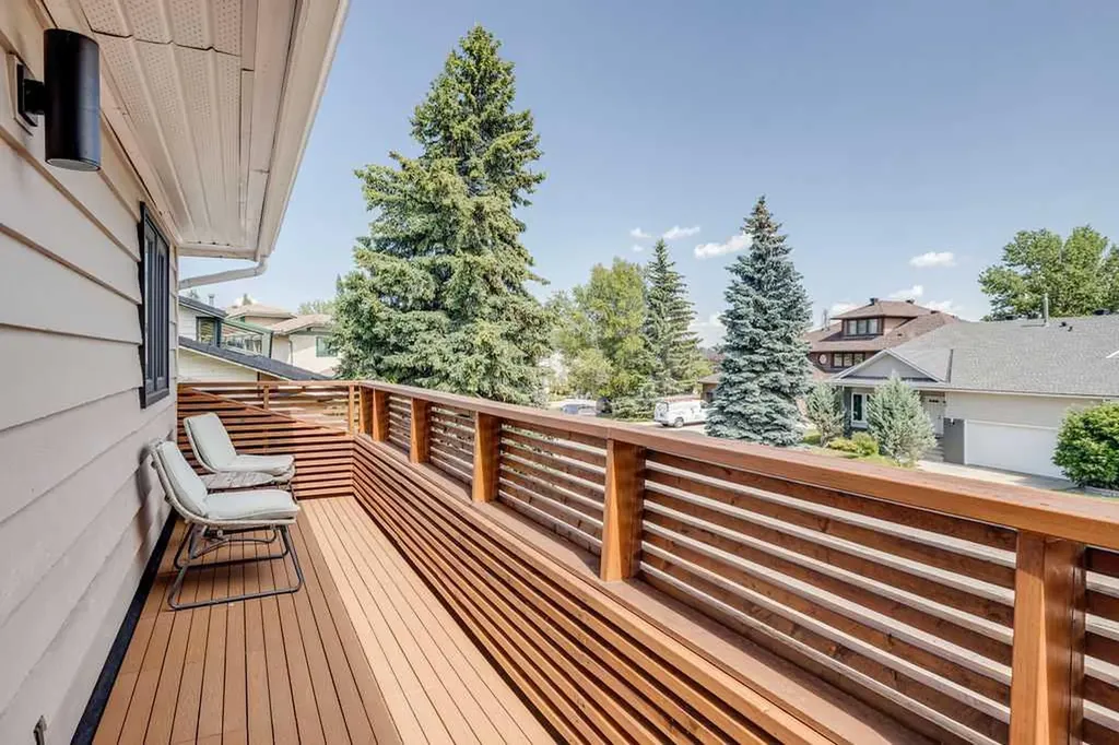 23 Woodgrove Crescent SW Calgary AB t2w3y9