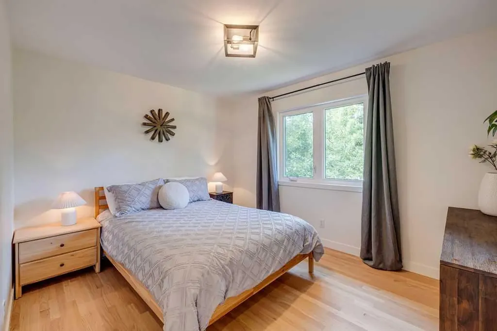 23 Woodgrove Crescent SW Calgary AB t2w3y9
