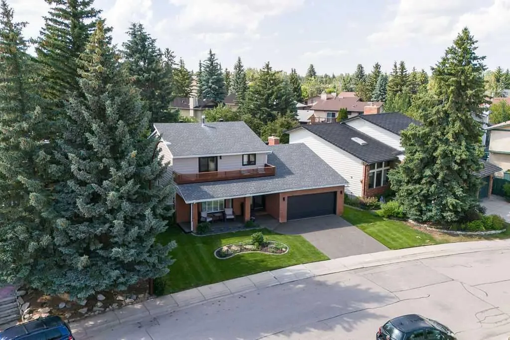 23 Woodgrove Crescent SW Calgary AB t2w3y9
