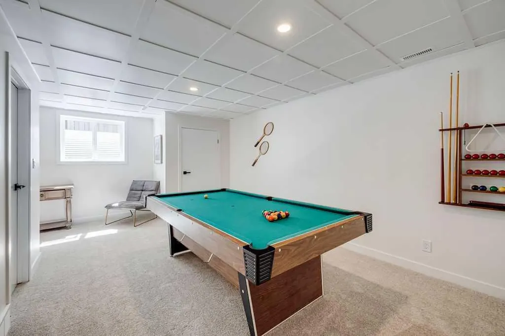 23 Woodgrove Crescent SW Calgary AB t2w3y9
